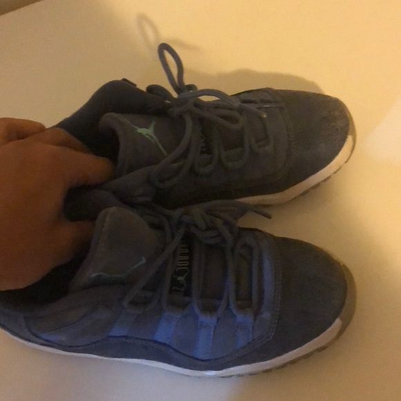 Jordan 11s size 3y play sneakers - Picture 3 of 3